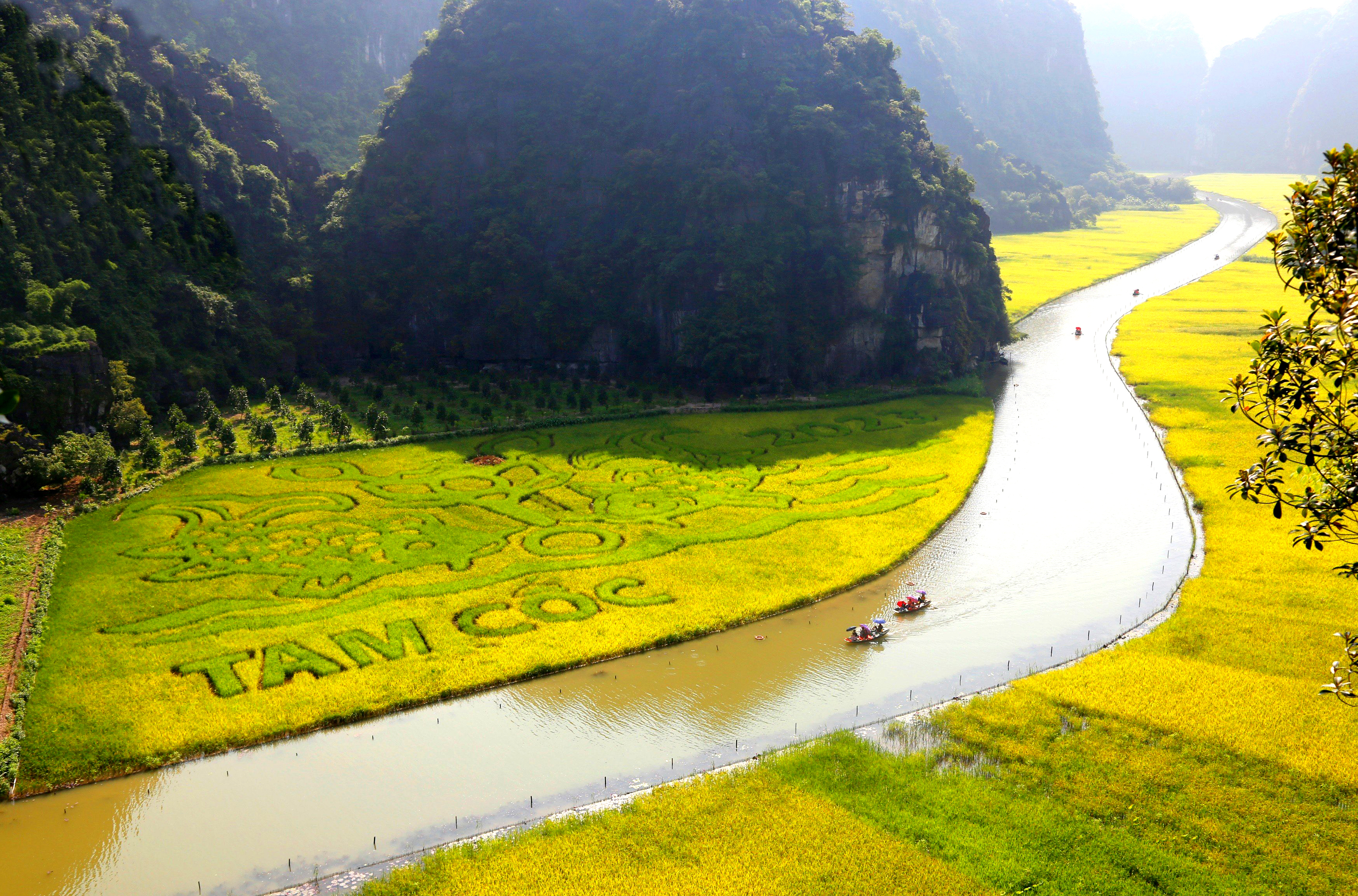 The Ninh Binh Tourism Week 2023, themed The Golden Tam Coc - Trang An, is taken place throughout the province from May 27 to June 4 in the Tam Coc - Bich Dong tourism area